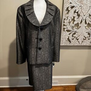 Gorgeous Le Suit 2 piece skirt & jacket plus size grey/silver suit.  New/tags